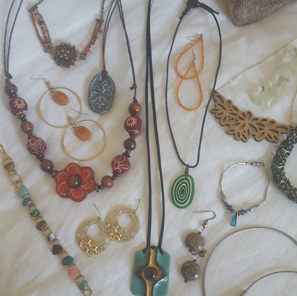 *Sold* jewelry lot - Picture 3 of 5